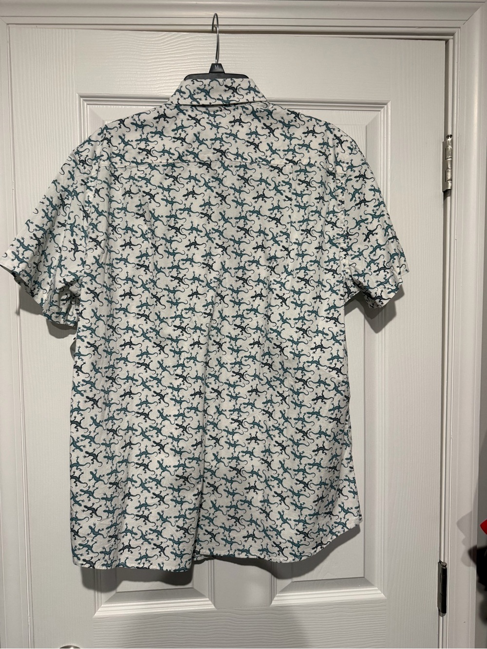 Sonoma White Short-Sleeve Button-Down Shirt with Blue Lizard Print - Picture 5 of 5